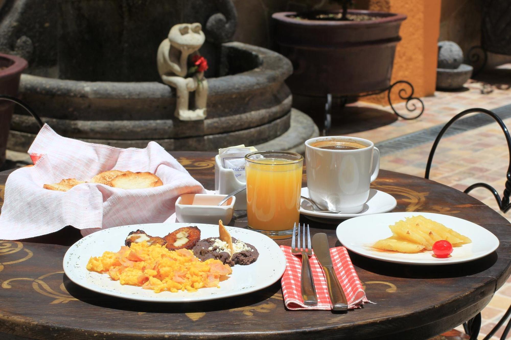 Hotel Plaza San Cristobal Inn Сан-Кристобаль-де-Ла-Касас Экстерьер фото